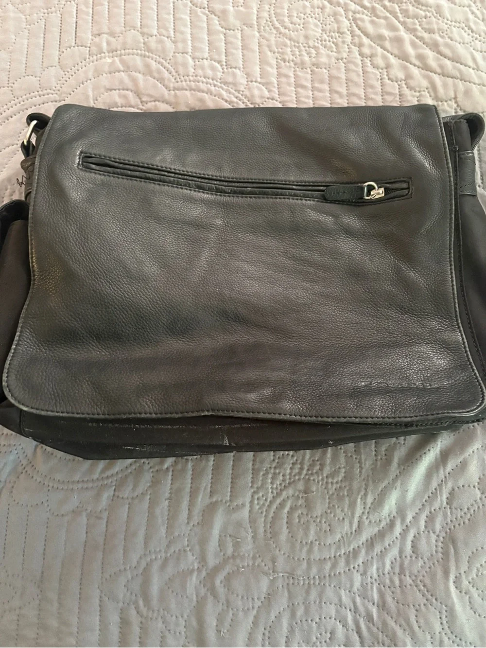 Fossil Black Leather Messenger Bag with Front Zip